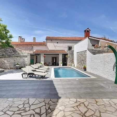 Holiday home Micol Gajana