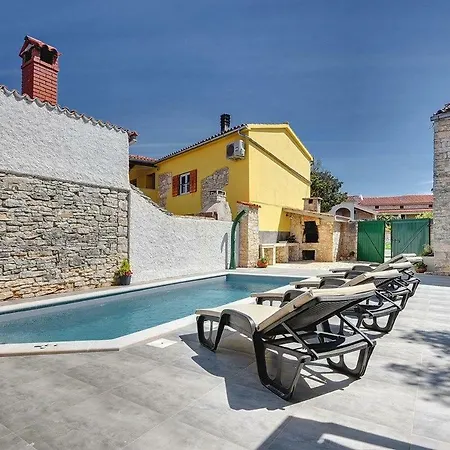 Holiday home Micol *